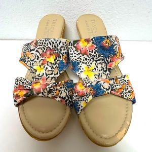 Tuscany by Easy Street flowered wedge sandals. Sz 8 M